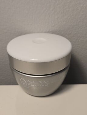 AVON NEW Anew Clinical Therafirm Face Lifting Cream Skincare